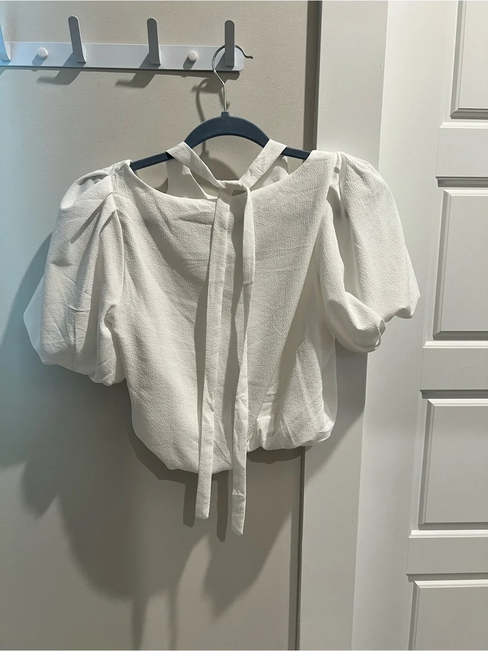 NWOT Women's White Cropped Puff-Sleeve Top